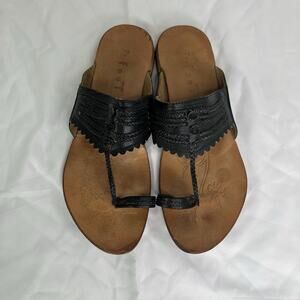 On Your Feet Hin Slip On Thong Sandals Black Leather Size 9M, Summer, Tropical